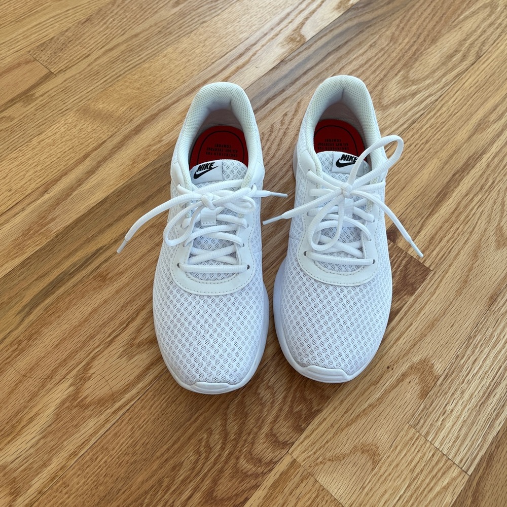 White Tennis Shoes Nike Gem